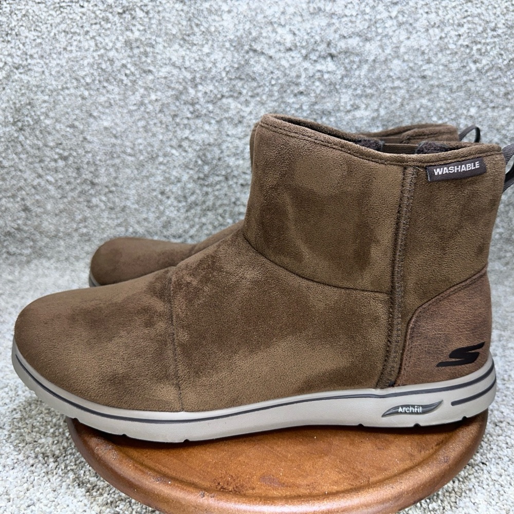 Skechers Men's Size 11  Go Walk Arch Fit Lounge Carlson Boots